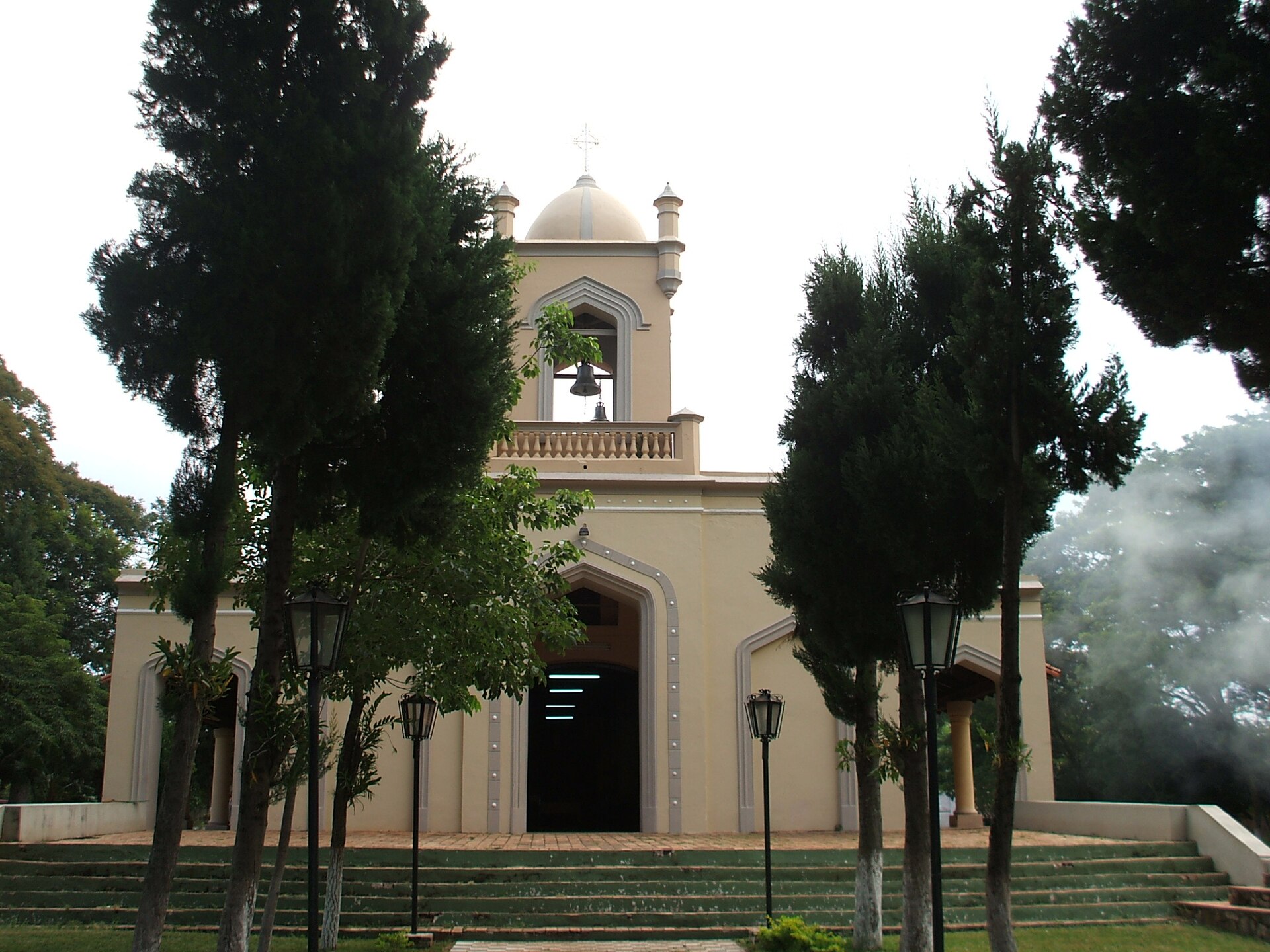 Kirche von Altos im Departamento Cordillera