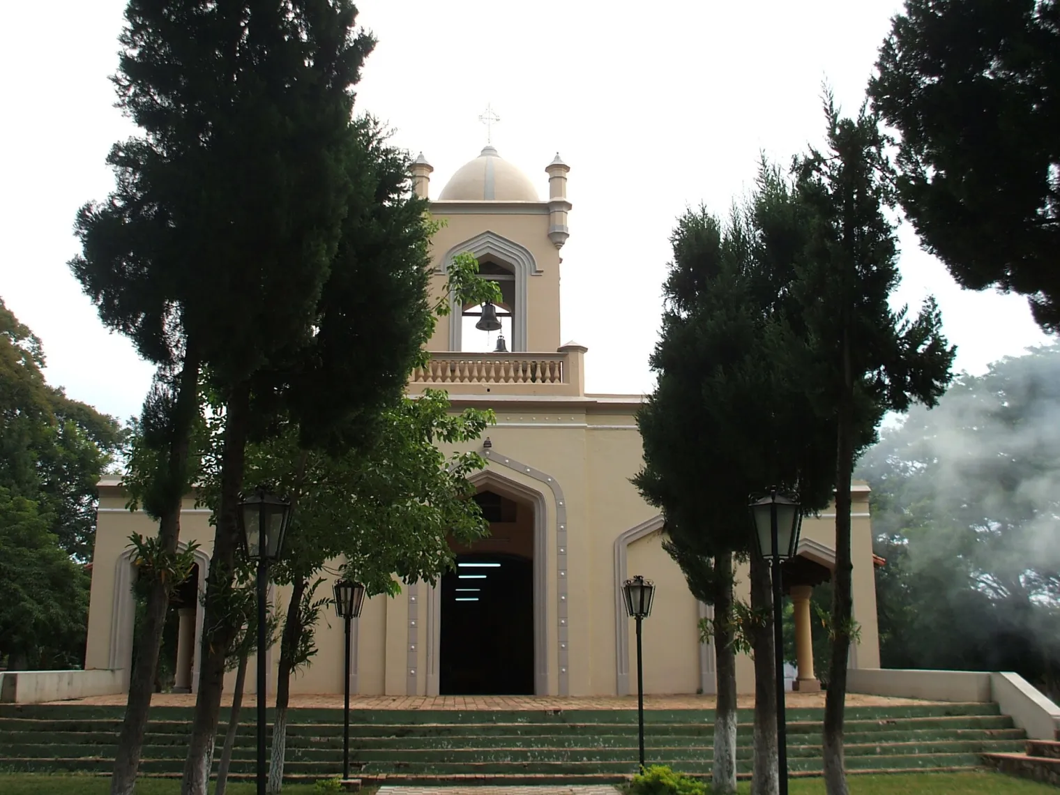 Kirche von Altos im Departamento Cordillera